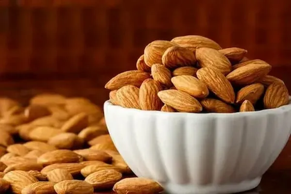 خرید بادام درختی دندانهشده با قیمت استثنایی