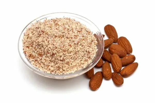 خرید بادام درختی دندانهشده با قیمت استثنایی