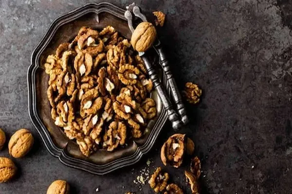 خرید و قیمت مغز گردو تفتداده با زعفران