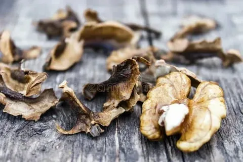 خرید و قیمت مغز گردو تفتداده با زعفران