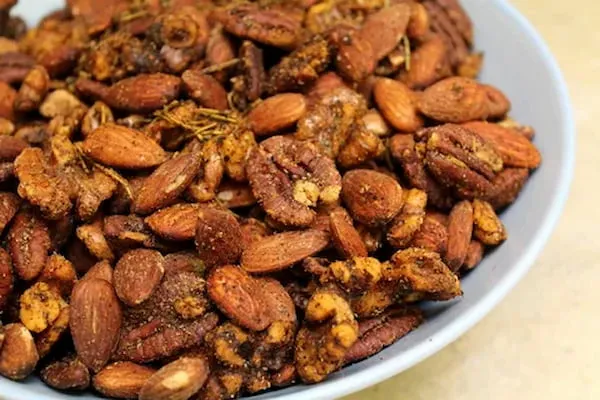 خرید و قیمت مغز گردو تفتداده با زعفران